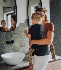 EVE Kids Heupdrager - Baby En Peuter - Heupzitje - Draagzak - Zwart Leer -Babyproducten 1058x1200 2