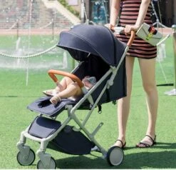 WOOSH New Buggy - Zwart - One Hand Folding - 3 Slaapstanden - Wandelwagen Tot 25 Kg - Regenhoes - Bekerhouder - Muggennet 25 WOOSH New Buggy - Zwart - One Hand Folding - 3 Slaapstanden - Wandelwagen Tot 25 Kg - Regenhoes - Bekerhouder - Muggennet -Babyproducten 1200x1154 2