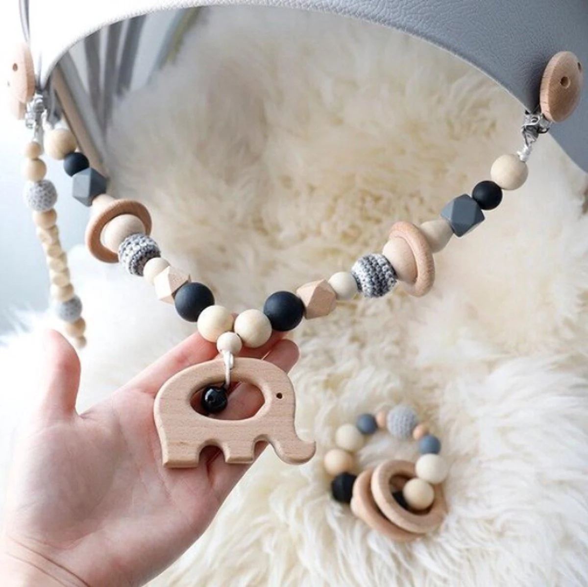 Littlecutiez - Wagenspanner Dombo - Olifant - Gehaakt - Hout - Kralen - Kinderwagen - Buggy - Kraamcadeau - Baby - Zilver 3 Littlecutiez - Wagenspanner Dombo - Olifant - Gehaakt - Hout - Kralen - Kinderwagen - Buggy - Kraamcadeau - Baby - Zilver