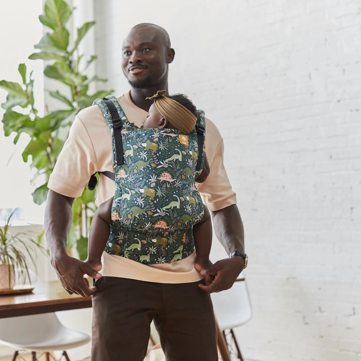 Tula Free To Grow - Draagzak Baby - Land Before Tula - Dino Print - Ergonomische Draagzak Voor Baby En Drager 6 Tula Free To Grow - Draagzak Baby - Land Before Tula - Dino Print - Ergonomische Draagzak Voor Baby En Drager - Afbeelding 4