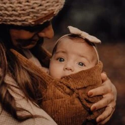 ByKay - Draagzak - Click Carrier Classic - Ribbed Velvet - Mustard Brown 15 ByKay - Draagzak - Click Carrier Classic - Ribbed Velvet - Mustard Brown -Babyproducten 1200x1200 1193