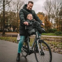 Deryan Bike-a-way Fietsstoeltje Voor - Fiets Regenhoes - Warme Jas En Windbreaker + Regenponcho - Bobike & Yepp -Babyproducten 1200x1200 1264