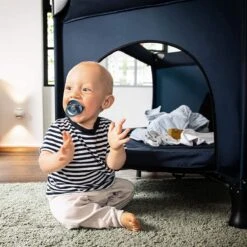 Hauck Dream N Play Plus Campingbedje Set - Met Matras En Muggennet - Navy -Babyproducten 1200x1200 1939