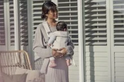 BabyBjörn Draagzak Mini - 3D Jersey - Lichtbeige -Babyproducten 1200x800 135