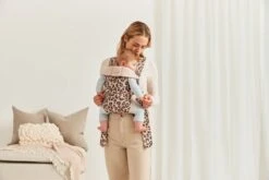 BabyBjörn Draagzak Mini - Cotton - Beige-Luipaard -Babyproducten 1200x800 144