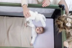 Qute Campingbed Q-sleep Olijfgroen/zwart -Babyproducten 1200x800 245