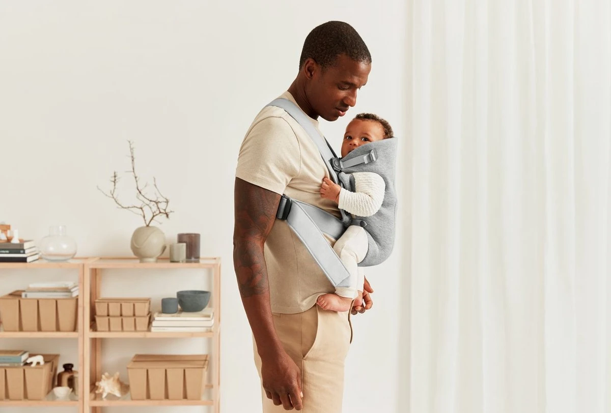 BabyBjörn Draagzak Mini - 3D Jersey - Lichtgrijs 3 BabyBjörn Draagzak Mini - 3D Jersey - Lichtgrijs