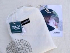 Cuddie Baby Draagdoek - Premium Organic Baby Draagdoek Gemaakt Van Bio Katoen - Newborns Tot 15 Kg - Baby Cadeau - Met Wenskaart - Sand 22 Cuddie Baby Draagdoek - Premium Organic Baby Draagdoek Gemaakt Van Bio Katoen - Newborns Tot 15 Kg - Baby Cadeau - Met Wenskaart - Sand -Babyproducten 1200x901 1