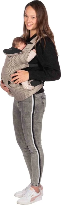 Dooky Ergonomische Draagzak Urban Comfort Beige Desert -Babyproducten 359x1200