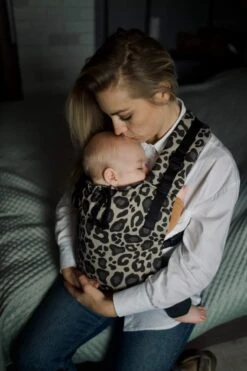 Pure Baby Love - Draagzak - Cross & Go - Panter Zwart - Maat 44/50 - 74 -Babyproducten 798x1200 10