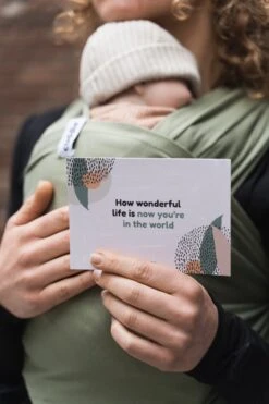 Cuddie Baby Draagdoek - Premium Organic Baby Draagdoek Gemaakt Van Bio Katoen - Newborns Tot 15 Kg - Baby Cadeau - Met Wenskaart - Olive 13 Cuddie Baby Draagdoek - Premium Organic Baby Draagdoek Gemaakt Van Bio Katoen - Newborns Tot 15 Kg - Baby Cadeau - Met Wenskaart - Olive -Babyproducten 799x1200 26