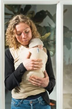 Cuddie Baby Draagdoek - Premium Organic Baby Draagdoek Gemaakt Van Bio Katoen - Newborns Tot 15 Kg - Baby Cadeau - Met Wenskaart - Sand 21 Cuddie Baby Draagdoek - Premium Organic Baby Draagdoek Gemaakt Van Bio Katoen - Newborns Tot 15 Kg - Baby Cadeau - Met Wenskaart - Sand -Babyproducten 799x1200 53