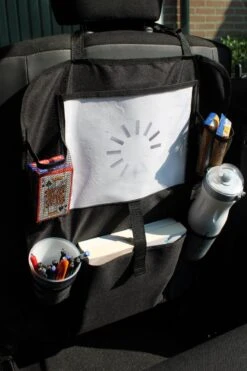 Merkloos Autostoel Organizer – Met Tablethouder – Stevig - Universeel – Zwart -Babyproducten 800x1200 1