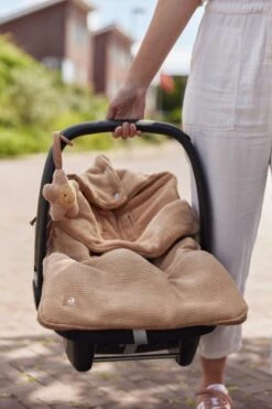 Jollein Voetenzak Voor Autstoel & Kinderwagen - Basic Knit - Biscuit 15 Jollein Voetenzak Voor Autstoel & Kinderwagen - Basic Knit - Biscuit -Babyproducten 800x1200 132