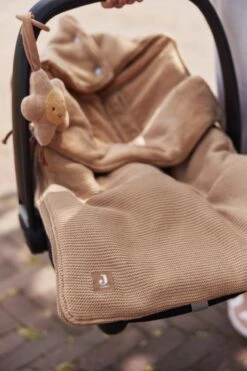 Jollein Voetenzak Voor Autstoel & Kinderwagen - Basic Knit - Biscuit 19 Jollein Voetenzak Voor Autstoel & Kinderwagen - Basic Knit - Biscuit -Babyproducten 800x1200 133
