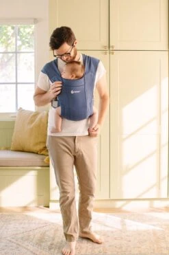 Ergobaby - Embrace - Draagzak Baby - Soft Blue - Ergonomisch Vanaf Geboorte -Babyproducten 800x1200 68
