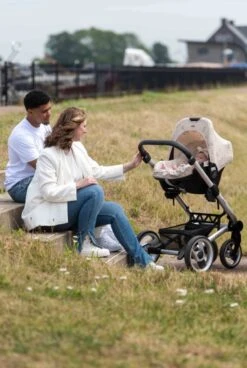 Dooky Seat Cover 0+ Autostoelhoes - Romantic Leaves Black -Babyproducten 805x1200 4