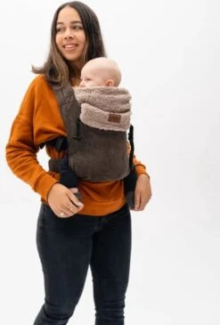 Bykay - Draagdoeken - Cover - Teddy Taupe - Winter Edition -Babyproducten 813x1200 1