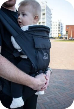 Deryan Pack Luxe Ergonomische Draagzak - Babydrager + Opbergvakjes - Zwart -Babyproducten 824x1200 2