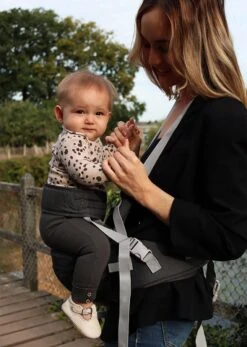 Deryan Pack Light Luxe Heupdrager - Ergonomische Draagzak + Opbergvakjes Grijs -Babyproducten 855x1200 4