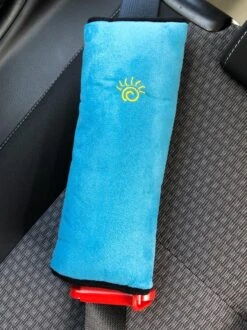 3D Blauwe Gordelkussen Of Slaapkussen Als Reiskussen In De Auto. Dit Kussen Is De Beschermer Van Riem/Gordel, Nek, Hoofd En Kind Bij Het Slapen -Babyproducten 899x1200 6
