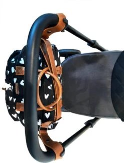 Kidzroom Black And White Luiertas - Zwart - Ophanglussen Kinderwagen - Verschoonmatje - Verstelbare Schouderband 35 Kidzroom Black And White Luiertas - Zwart - Ophanglussen Kinderwagen - Verschoonmatje - Verstelbare Schouderband -Babyproducten 911x1200 14