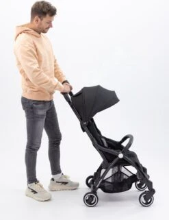 Hamilton By Yoop X1 Plus Buggy – Nieuw, Hoger, Uitgebreider 2023 Model – Premium Stroller Met One Hand Folding Technologie – Zwart – Lichte, Verstelbare En Wendbare Kinderwagen Met Vele Gemakken -Babyproducten 924x1200 6