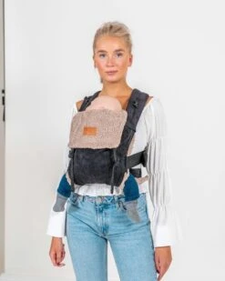 ByKay - Winter Voering - In Je Draagzak - Teddy Inlay - Taupe - Oragnic -Babyproducten 960x1200 26