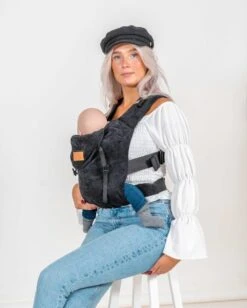 ByKay - Draagzak - Click Carrier Classic - Ribbed Velvet Smoky Black 8 ByKay - Draagzak - Click Carrier Classic - Ribbed Velvet Smoky Black -Babyproducten 962x1200 1